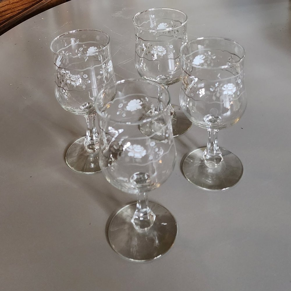 Vintage SOUTHAMPTON (4) Stemmed Wine Glasses by JMP Marketing
